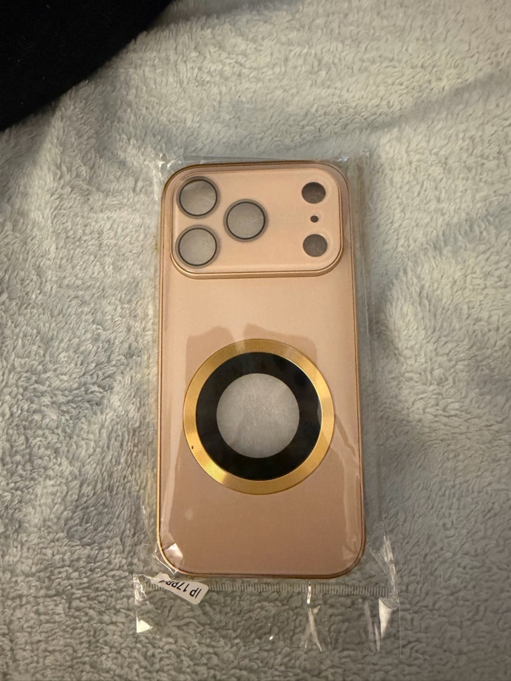 Gold Magnetic Phone Case - iPhone 17 Pro